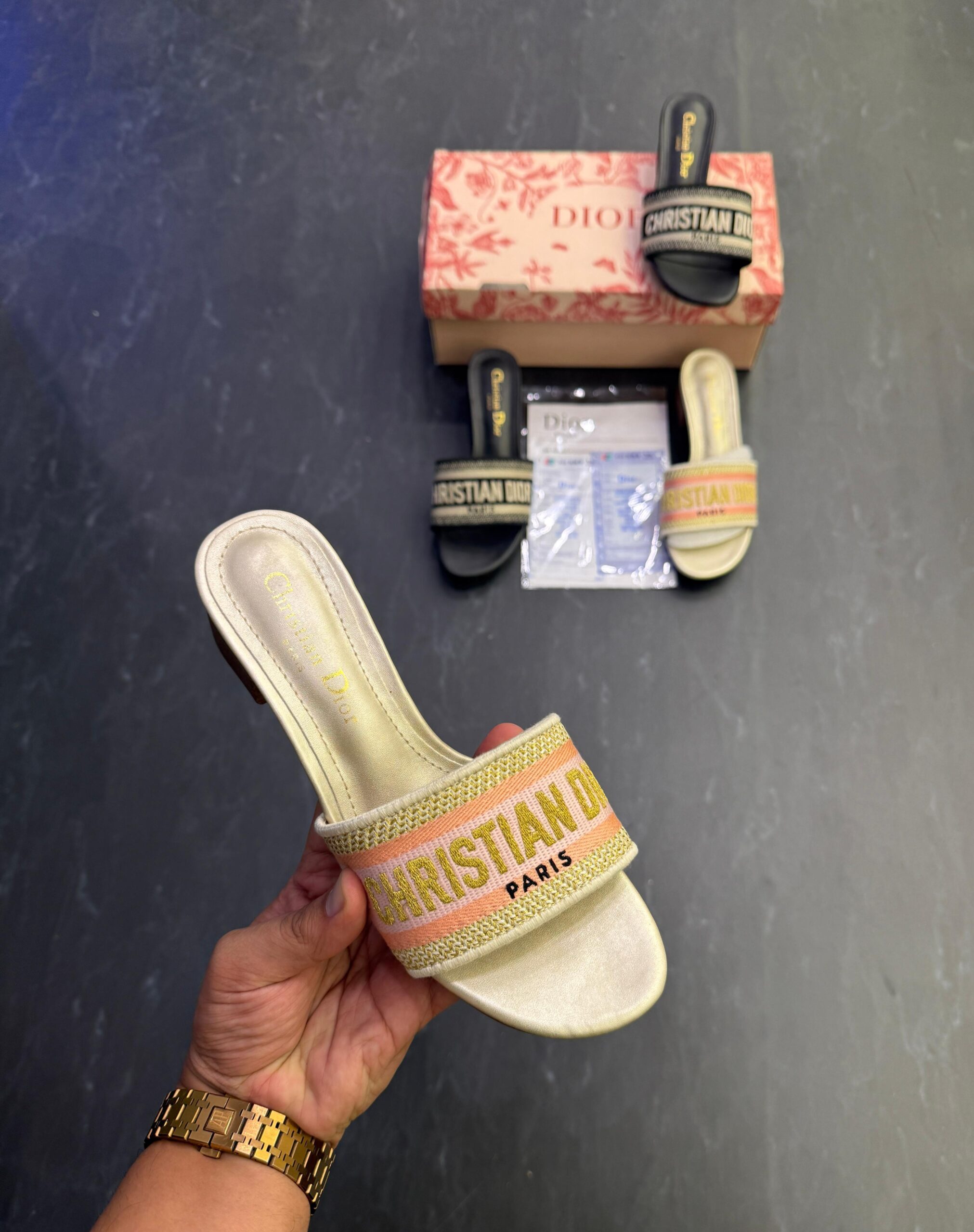 first copy dior block heels black white (8) first copy dior block heels black white (8)