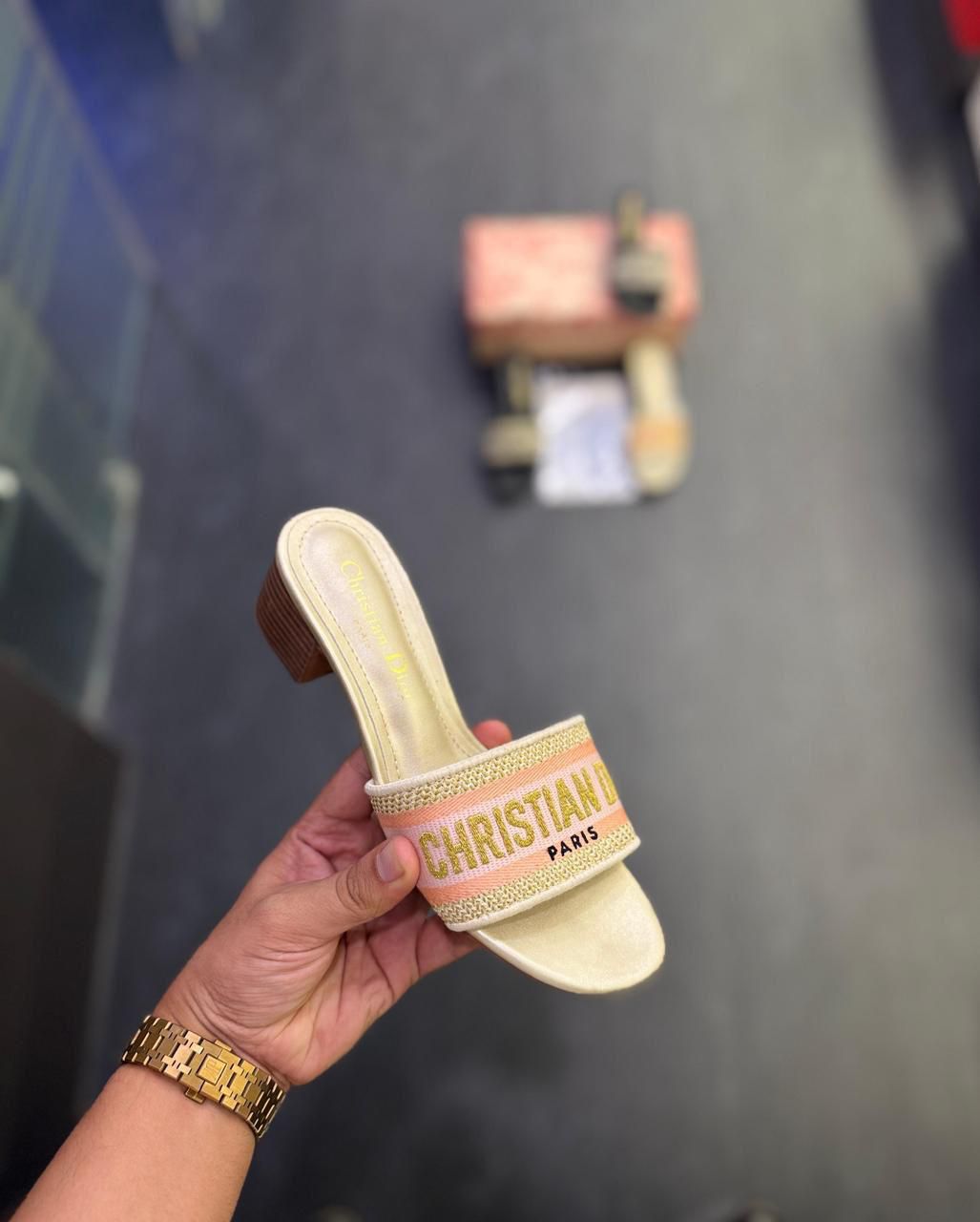 first copy dior block heels black white (9) first copy dior block heels black white (9)