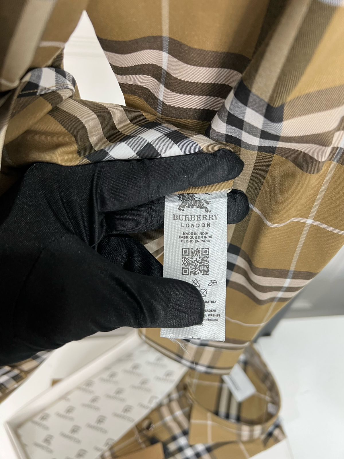 First Copy Burberry OG Check Lycra Shirt - Image 9