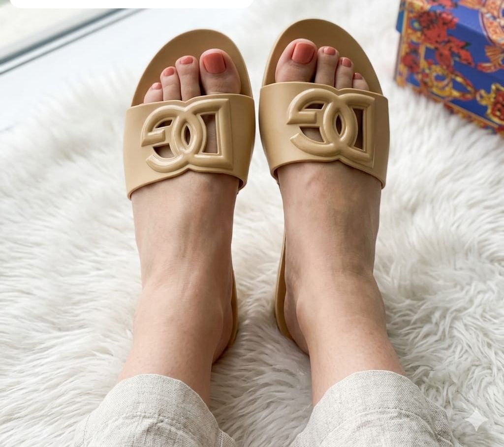 BUY D&G Flats Stylish Comfort - Image 3