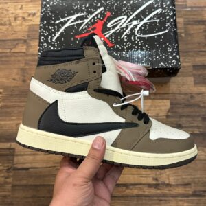 Retro 1 x Travis Scott Top Sneakers